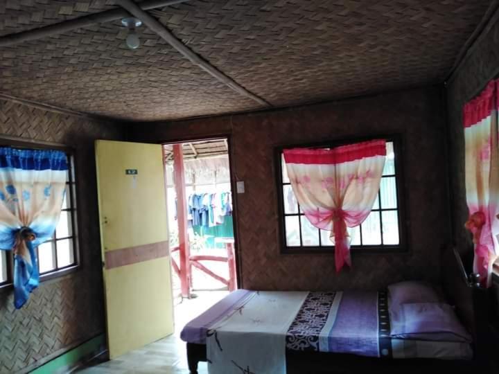 سابانغ Why Not Restobar Cottages المظهر الخارجي الصورة
